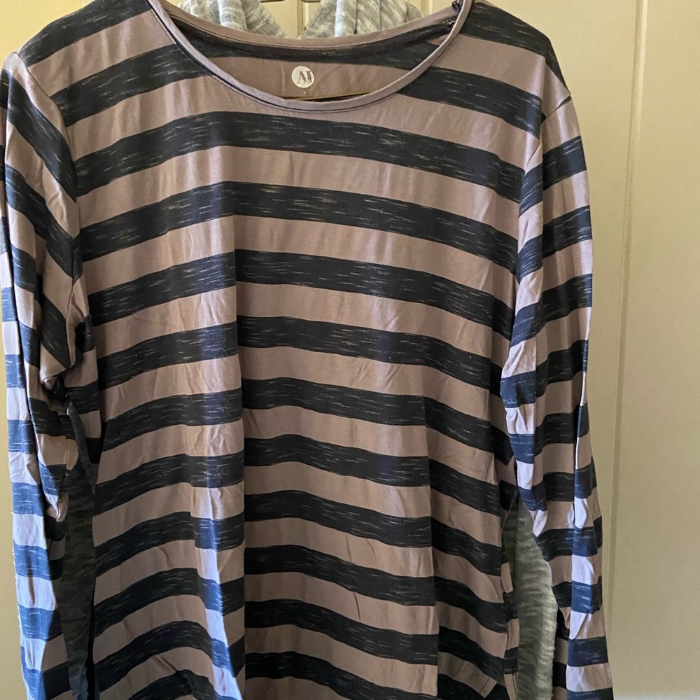 *** Long sleeve shirt size large